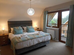 Cabin, Multiple Beds | 4 bedrooms, free WiFi, bed sheets