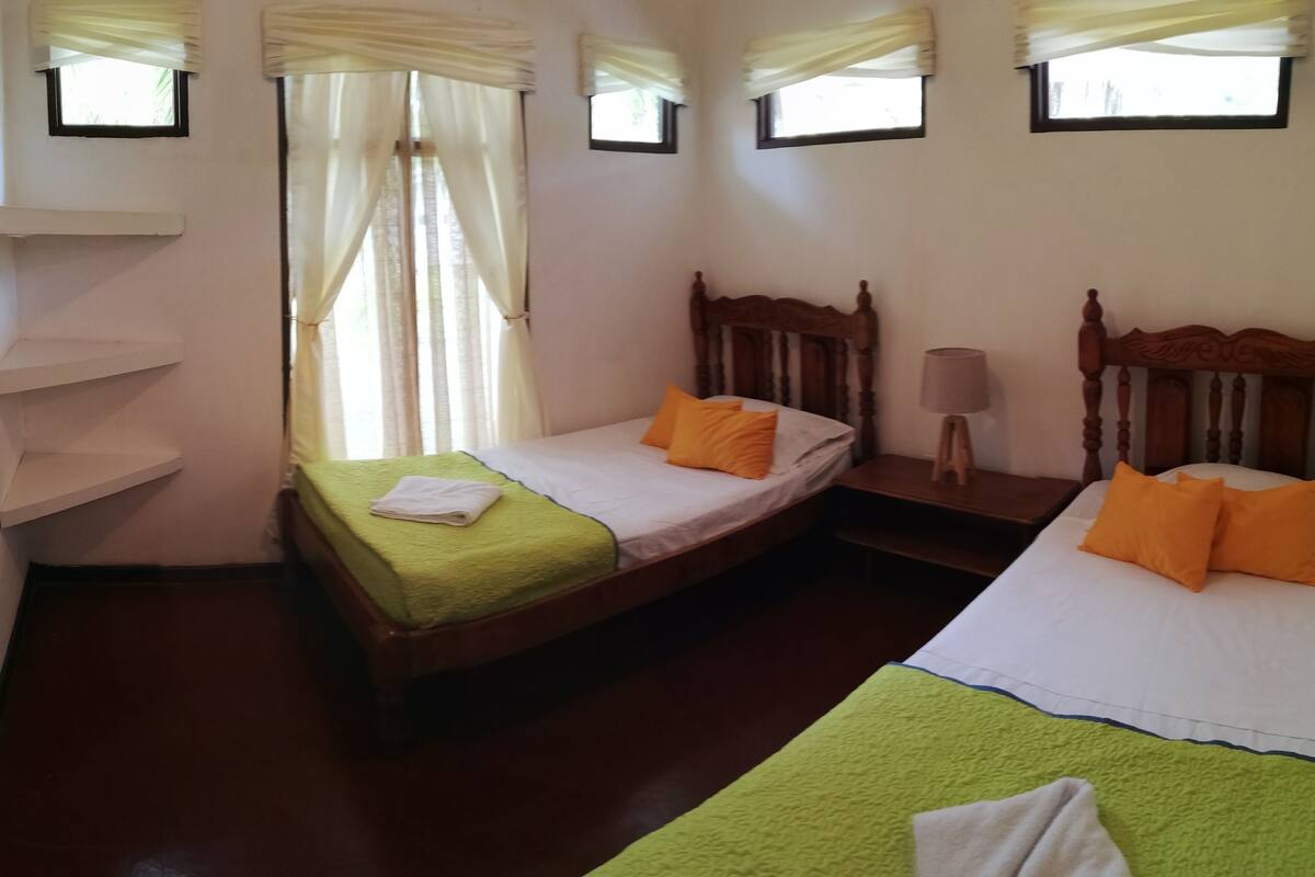 1 habitación y ropa de cama 