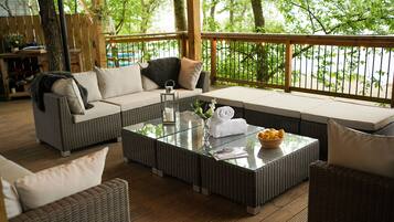 Apartment, 1 Queen Bed | Balcony