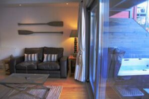 Apartment, 1 Queen Bed | Interior