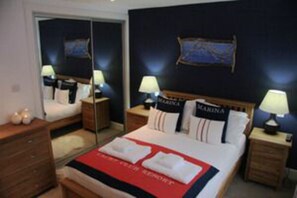 Appartement, 1 grand lit | 1 chambre, fer et planche à repasser, Wi-Fi gratuit, draps fournis