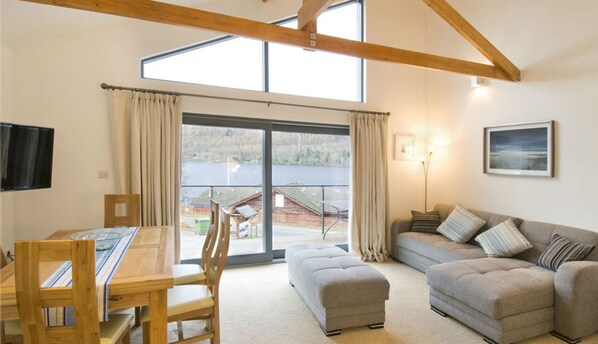 Apartment, Multiple Beds | Living room | 30-inch TV with digital channels