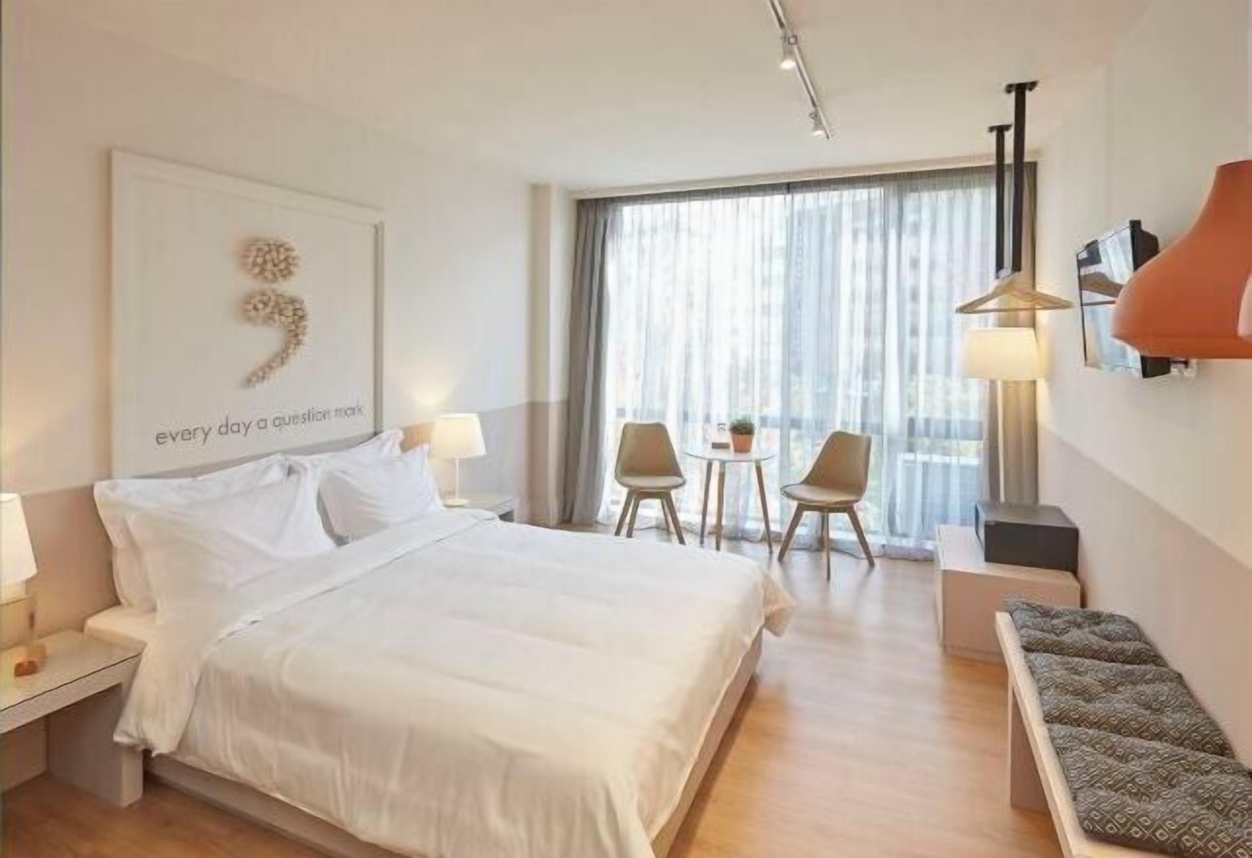 客房内保险箱、办公桌、隔音、熨斗/熨衣板