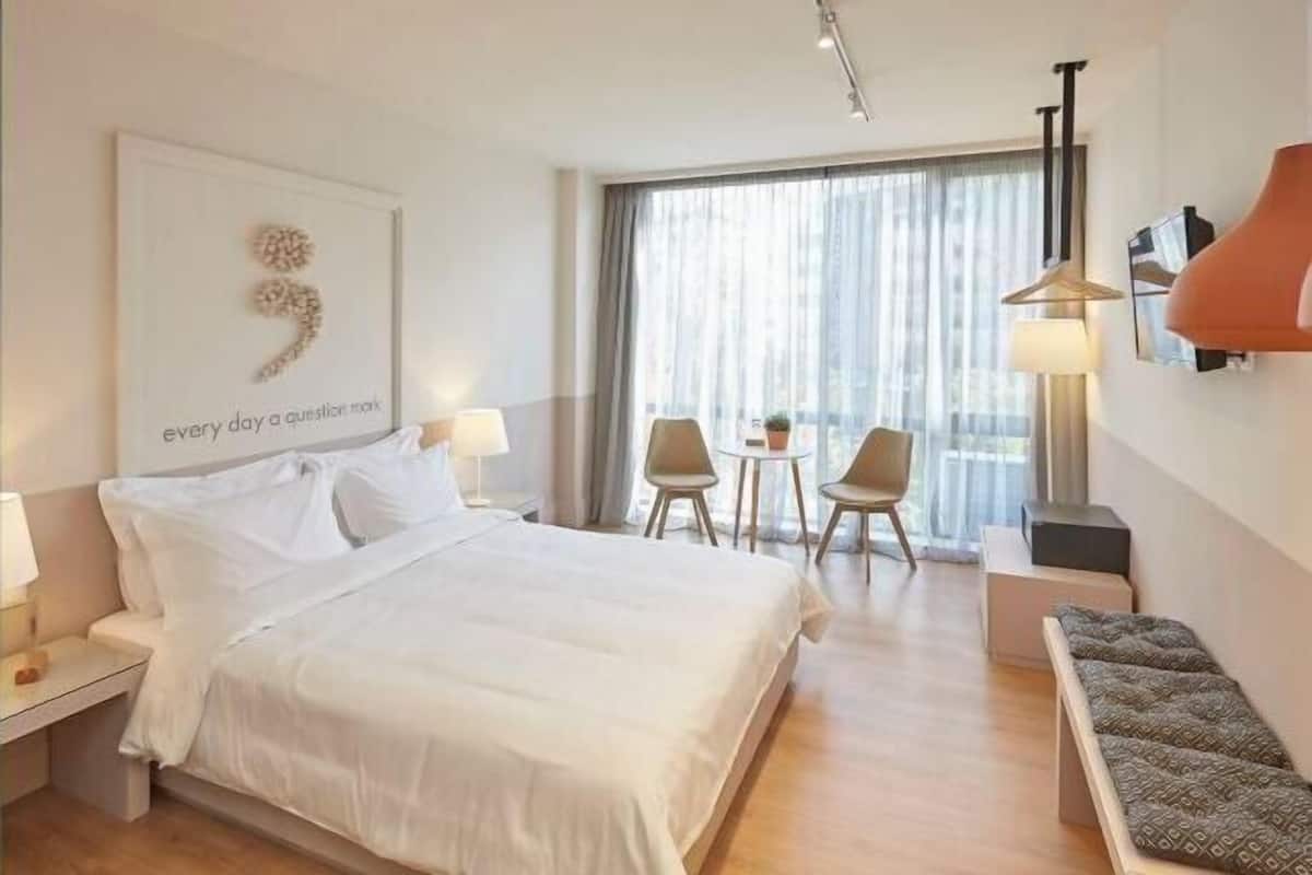 客房内保险箱、办公桌、隔音、熨斗/熨衣板