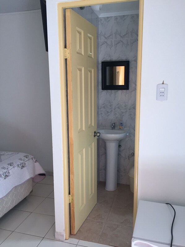 Desk, free WiFi, bed sheets - Hostal Las Kañas (San Pedro de Atacama)