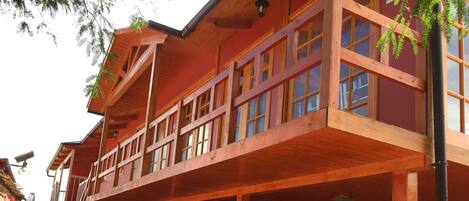 Façana frontal de l'allotjament