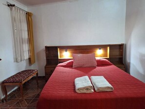 Basic-rum - 1 dubbelsäng | Skrivbord, gratis wi-fi och sängkläder