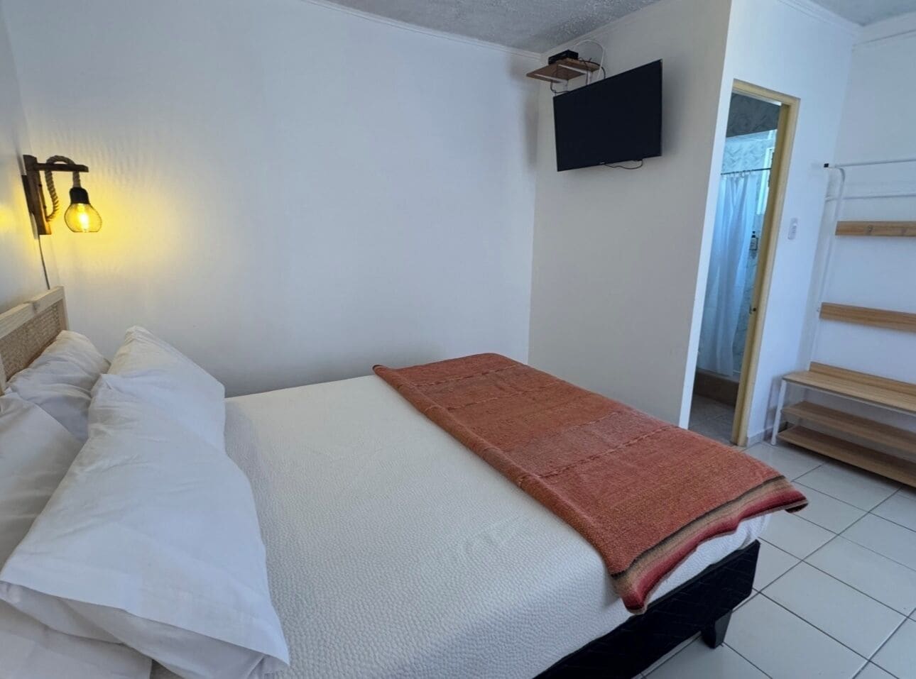 Exclusive Double Room | Desk, free WiFi, bed sheets