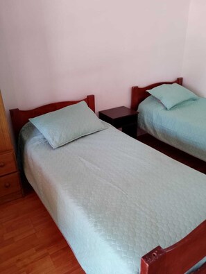 Basic Room, 2 Twin Beds | Desk, free WiFi, bed sheets - Hostal Las Kañas (San Pedro de Atacama)