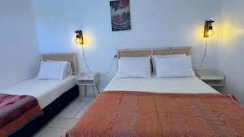Exclusive Double Room | Desk, free WiFi, bed sheets