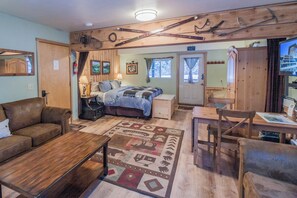 Lakeside Suite, Lake View, PRIVATE Bath - Family Friendly | 1 bedroom, premium bedding, down duvets, pillow-top beds - Bear Lake Lodgings Bed & Breakfast (Seward)