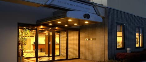 Façade de lâhĂ©bergement - soirĂ©e/nuit