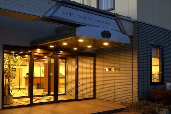 Mặt tiền nơi lưu trú - ban đêm