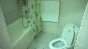 Kostenlose Toilettenartikel, Handtücher