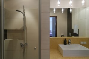 Apartment, 1 Bedroom | Bathroom | Free toiletries, hair dryer, towels - Chłodna PS Apartments (Warsaw)