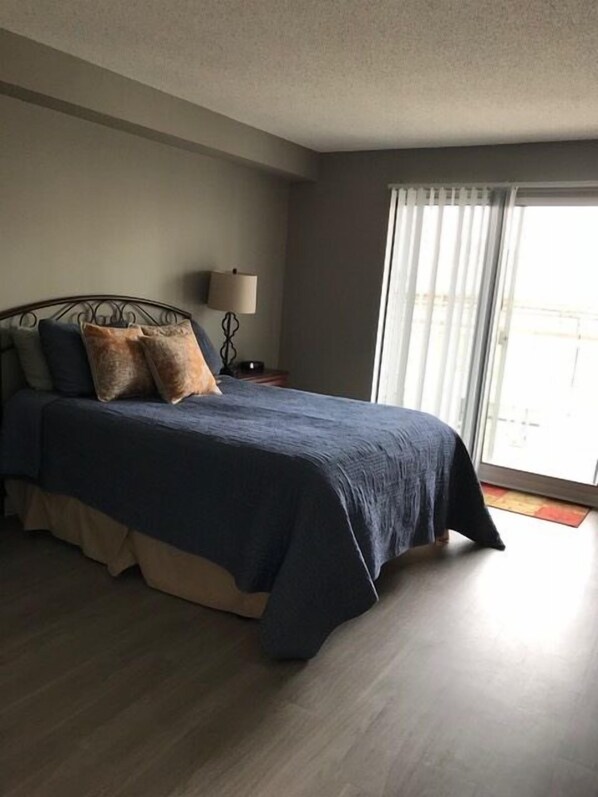 Standard-huoneisto, 1 makuuhuone, keittiö, kaupunkinäköala | 1 makuuhuone, ylelliset vuodevaatteet, silitysrauta/-lauta