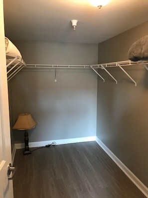 Appartement Standard, 1 chambre, cuisine, vue sur la ville | 1 chambre, literie de qualité, fer et planche à repasser