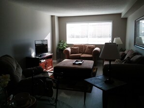 Living room - The Heart of the Nashville 706 CBL (Nashville)