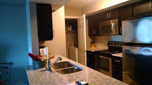 標準公寓, 1 間臥室, 廚房, 城市景觀 | 私人廚房 | 電冰箱、微波爐、烤箱、爐台