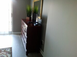 Standard-huoneisto, 1 makuuhuone, keittiö, kaupunkinäköala | 1 makuuhuone, ylelliset vuodevaatteet, silitysrauta/-lauta