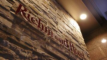 A stone wall with the text "Richmond Hotel" engraved on it.