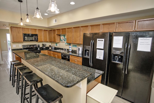 Villa | Eget kjøkken | Kjøleskap, mikrobølgeovn, ovn og kokeplater