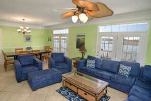 Apartment | Living room | TV - Grand Cayman C Holiday Home Holiday home 8 (North Myrtle Beach)