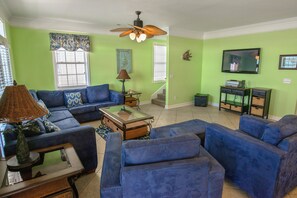 Apartment | Living area | TV