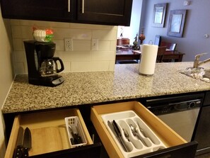 標準公寓, 廚房, 城市景觀 | 私人廚房 | 電冰箱、微波爐、咖啡機/沖茶器