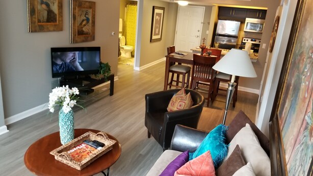Standard-Apartment, Küche, Stadtblick | Wohnzimmer