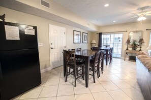 Villa | In-room dining