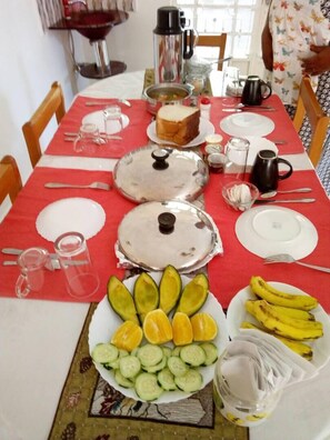 Free daily continental breakfast  - Le Parlour (Boma la Ngombe)