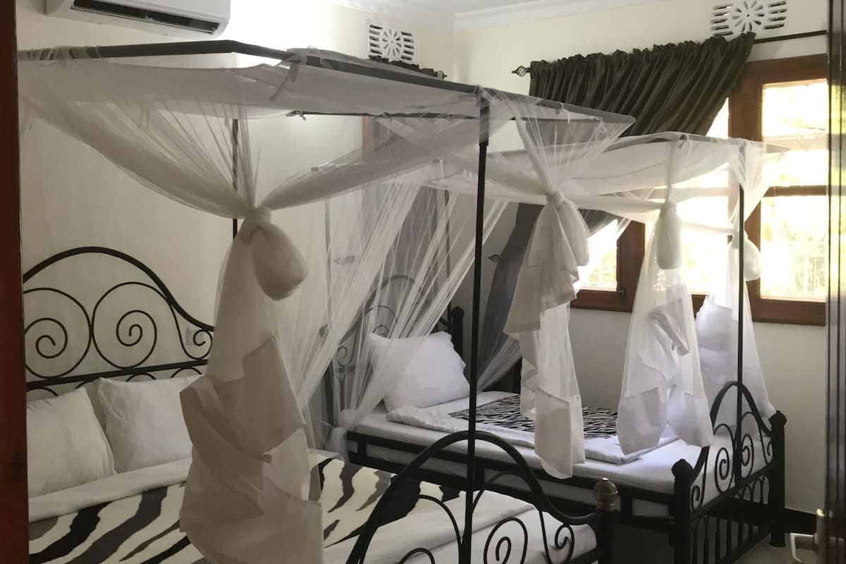 Standard Triple Room, Multiple Beds | 1 bedroom, desk, free WiFi, bed sheets