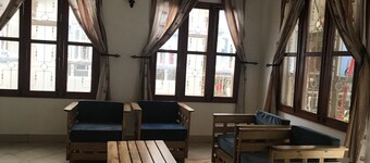Le Parlour