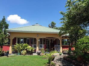 Fachada de la propiedad