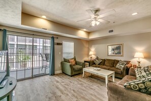 Villa | Woonruimte | Een televisie