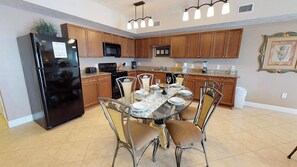 Villa | In-room dining - Myrtle Beach 301A Villa Villa 4 (Myrtle Beach)