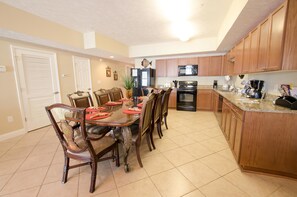 Villa | Dining