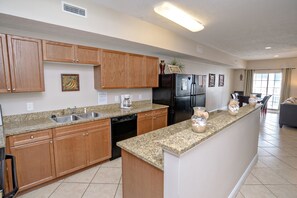 Villa | Private kitchen | Fridge, microwave, oven, stovetop - Myrtle Beach 303B Villa Villa 6 (Myrtle Beach)