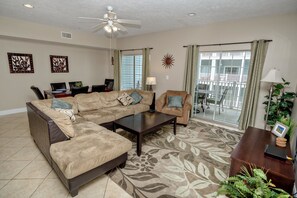 Villa | Living area | TV - Myrtle Beach 303B Villa Villa 6 (Myrtle Beach)