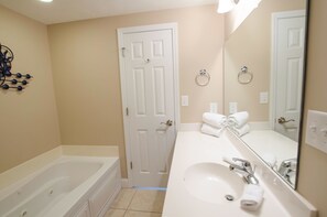 Villa | Bathroom