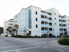 A multi-story hotel with a prominent sign reading "Myrtle Beach Villas II". - Myrtle Beach 305A Villa Villa 4 (Myrtle Beach)