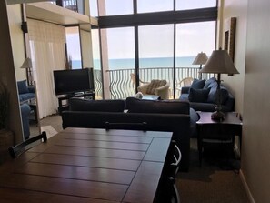 Villa | In-room dining