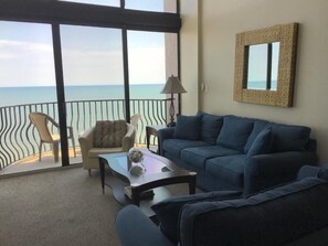 Villa | Living area