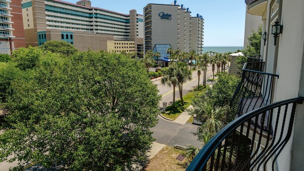 A hotel with multiple floors, a prominent sign, and a view of the ocean. - Tuscan Ocean Vista B Holiday Home Holiday home 8 (Myrtle Beach)