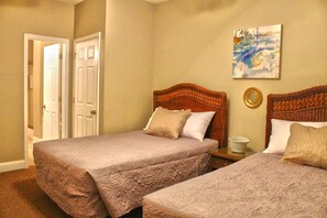 6 bedrooms, iron/ironing board, wired internet - Cherry Grove Villas - 204 Villa 6 (North Myrtle Beach)