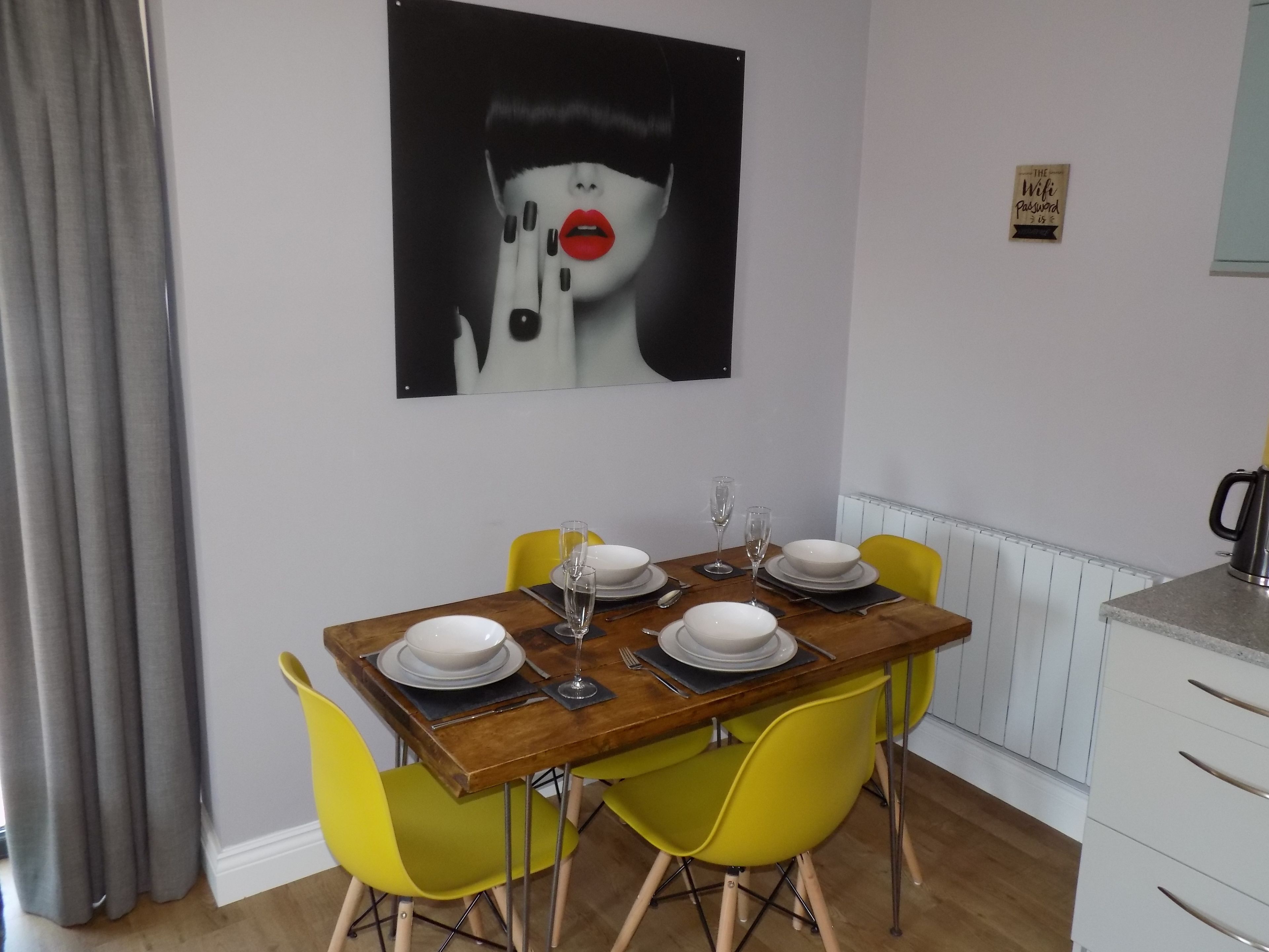 Apartment, 1 King Bed with Sofa bed (Apartment 4) | In-room dining