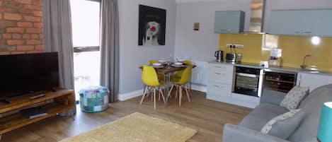 Apartment, 1 King Bed with Sofa bed (Apartment 4) | Living area | Smart TV