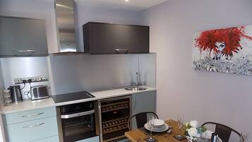 Apartment, 1 King Bed with Sofa bed (Apartment 1) | Private kitchen | Fridge, oven, stovetop, electric kettle