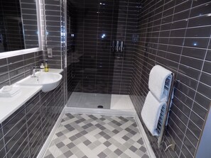Appartement, 1 très grand lit et 1 canapé-lit (Apartment 1) | Salle de bain